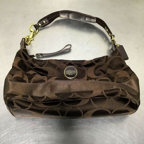 Coach Handbags - 👜coach Brn Hndbg Purse Nite Clsy Desgnr Bag